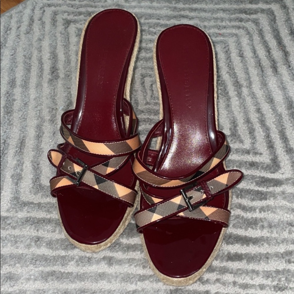 **NEVER WORN** Burberry Patent Leather Espadrille Wedges
